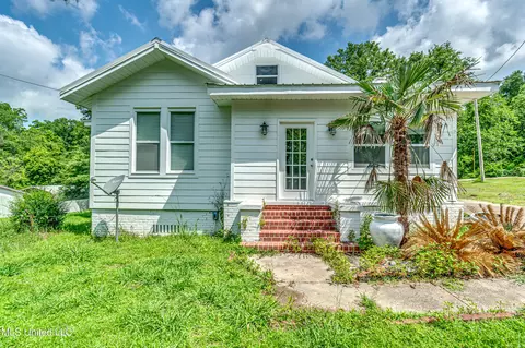 Exterior - 307 Front St, Edwards, MS 39066 photo 2 of 21