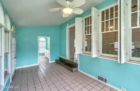 Exterior - 307 Front St, Edwards, MS 39066 photo 7 of 21