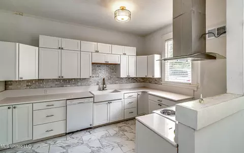Kitchen - 307 Front St, Edwards, MS 39066 photo 2 of 9