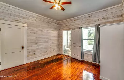 Bedroom - 307 Front St, Edwards, MS 39066 photo 3 of 5