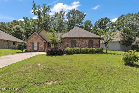 915 Timberton Dr, Pearl, MS 39208