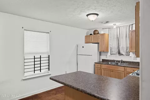 Kitchen - 34 Garden Cir, Jackson, MS 39209 photo 1 of 2