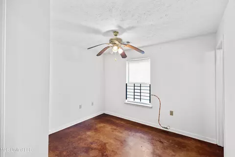 Bedroom - 34 Garden Cir, Jackson, MS 39209 photo 2 of 3