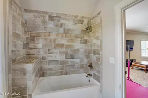 Bath - 122 Lineage Ln, Flowood, MS 39232 photo 8 of 9