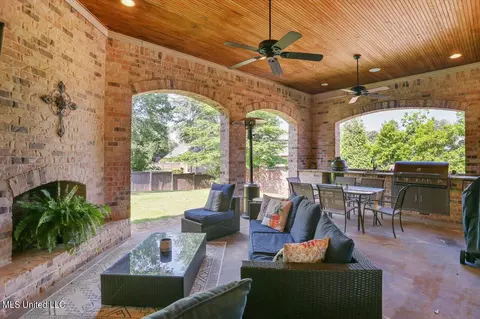 Exterior - 122 Lineage Ln, Flowood, MS 39232 photo 4 of 8