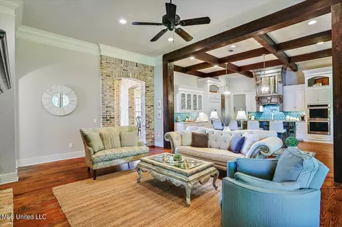 Living - 122 Lineage Ln, Flowood, MS 39232 photo 2 of 4
