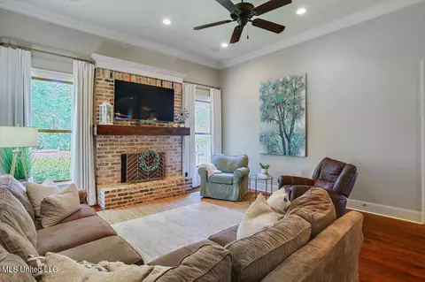 Living - 122 Lineage Ln, Flowood, MS 39232 photo 4 of 4