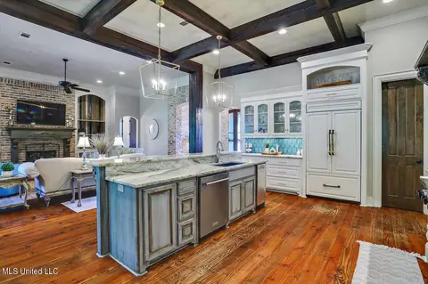 Kitchen - 122 Lineage Ln, Flowood, MS 39232 photo 4 of 6