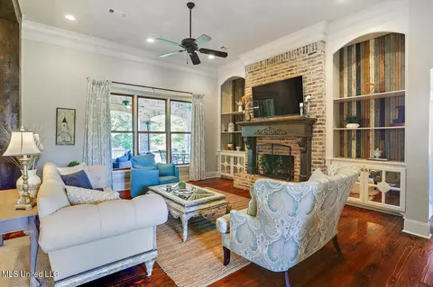 Living - 122 Lineage Ln, Flowood, MS 39232 photo 1 of 4