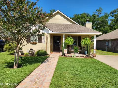 10228 Cottage Ct, D'iberville, MS 39540