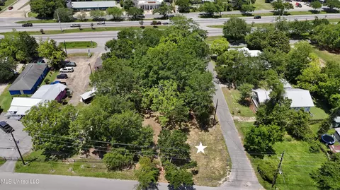 2109 School St, Ocean Springs, MS 39564