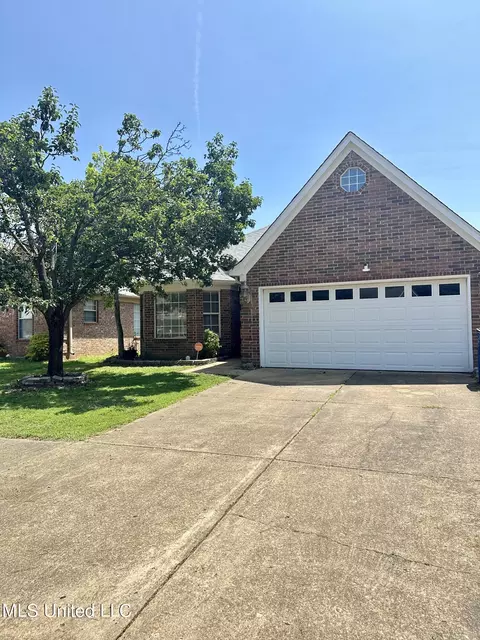 8262 Regal Bend Dr, Olive Branch, MS 38654