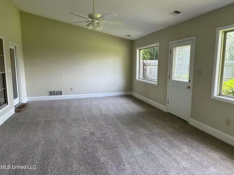 Living - 6705 Craft Rd, Olive Branch, MS 38654 photo 2 of 2