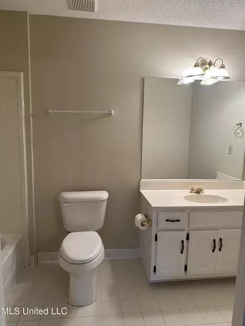 Bath - 6705 Craft Rd, Olive Branch, MS 38654 photo 3 of 3