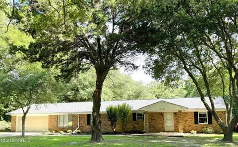 3132 W Rollins St, Moss Point, MS 39563