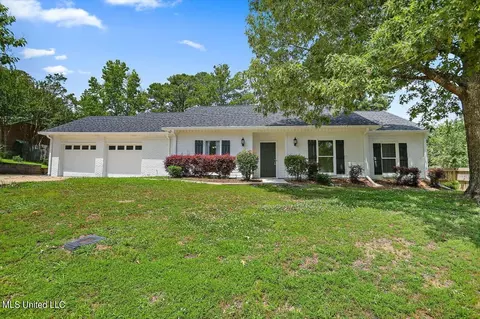 221 Pembroke Dr, Brandon, MS 39047