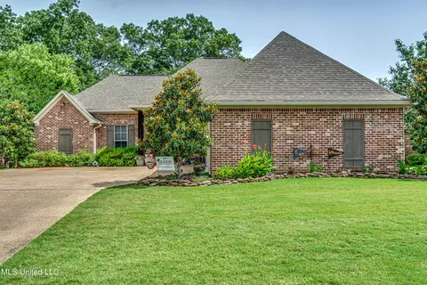 434 Meadowgreen Ln, Canton, MS 39046