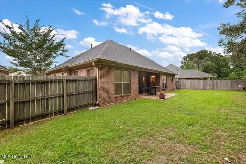 Exterior - 126 W Pinebrook Dr, Brandon, MS 39047 photo 4 of 5
