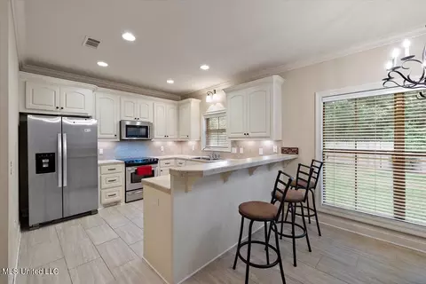 Kitchen - 126 W Pinebrook Dr, Brandon, MS 39047 photo 1 of 3