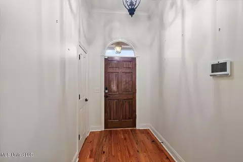 Entry Way - 126 W Pinebrook Dr, Brandon, MS 39047 photo 2 of 3