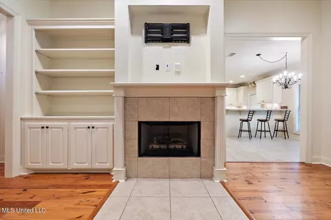 Living - 126 W Pinebrook Dr, Brandon, MS 39047 photo 3 of 3