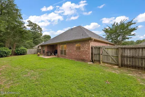 Exterior - 126 W Pinebrook Dr, Brandon, MS 39047 photo 3 of 5
