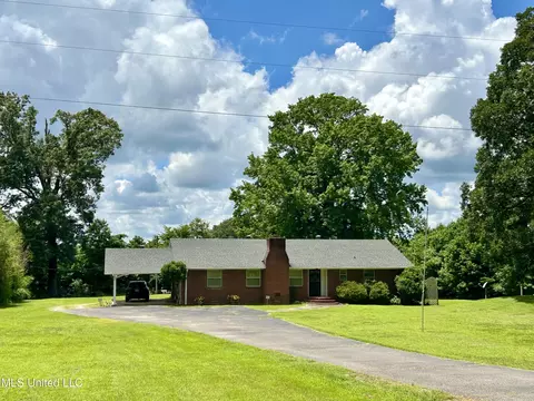 2552 Rader Creek Rd, Sarah, MS 38665