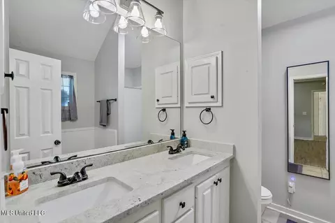 Bath - 260 August Dr, Brandon, MS 39042 photo 1 of 3