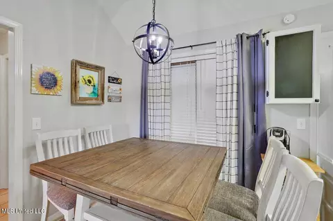 Dining - 260 August Dr, Brandon, MS 39042 photo 1 of 2