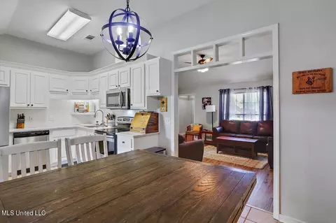 Dining - 260 August Dr, Brandon, MS 39042 photo 2 of 2