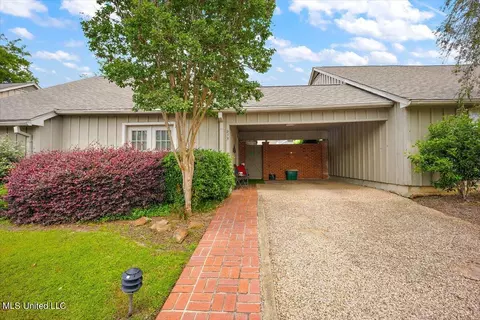 213 River Pl, Jackson, MS 39211