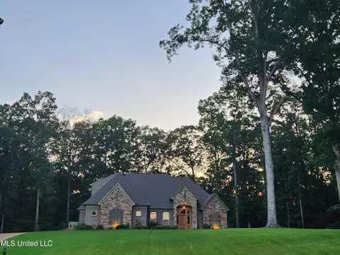 568 Woodford Cv, Hernando, MS 38632