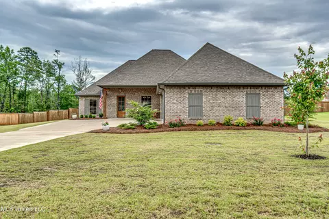 129 Richburg Ct, Pearl, MS 39208