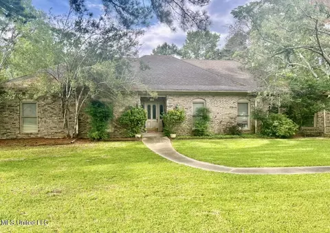 13 Village Dr, Madison, MS 39110
