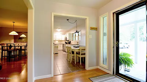 Entry Way - 343 Dixie Hill Rd, Hernando, MS 38632 photo 2 of 2