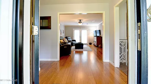Entry Way - 343 Dixie Hill Rd, Hernando, MS 38632 photo 1 of 2