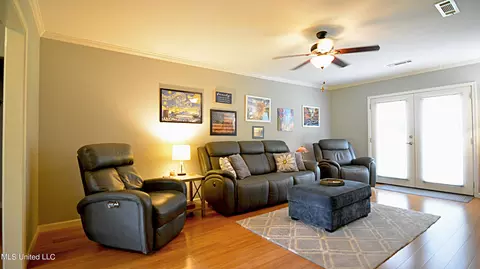 Living - 343 Dixie Hill Rd, Hernando, MS 38632 photo 2 of 2