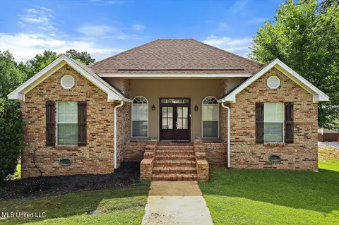 501 Lowe Cir, Richland, MS 39218