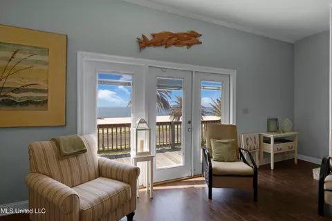 Living - 800 W Beach Blvd, Long Beach, MS 39560 photo 2 of 4