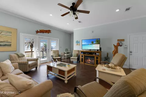 Living - 800 W Beach Blvd, Long Beach, MS 39560 photo 3 of 4