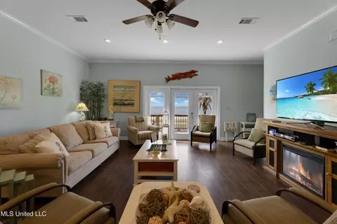Living - 800 W Beach Blvd, Long Beach, MS 39560 photo 1 of 4