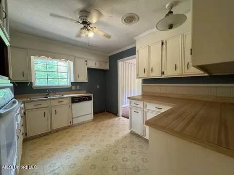 909 Gore Rd, Jackson, MS 39212 photo 2