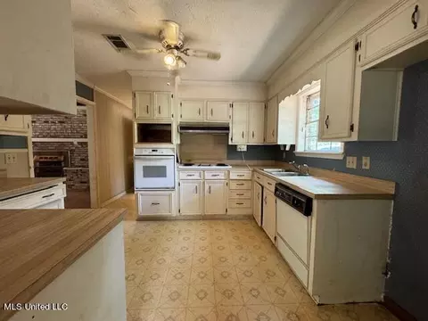 909 Gore Rd, Jackson, MS 39212 photo 3