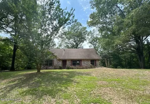 909 Gore Rd, Jackson, MS 39212