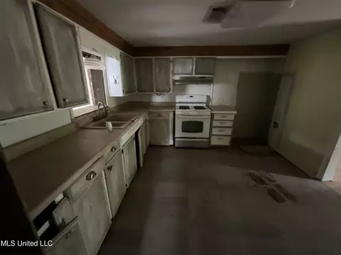 Kitchen - 239 Burnham Rd, Brandon, MS 39042 photo 1 of 2