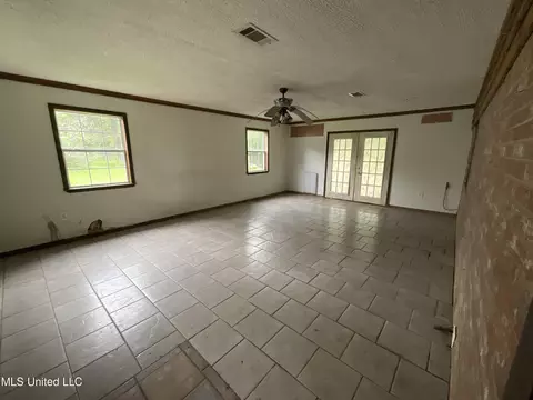 Living - 239 Burnham Rd, Brandon, MS 39042 photo 2 of 2
