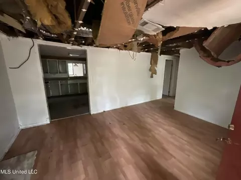 Living - 239 Burnham Rd, Brandon, MS 39042 photo 1 of 2