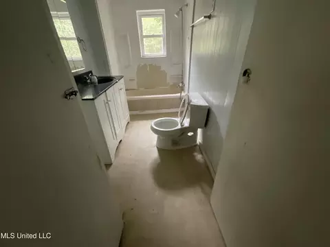 Bath - 239 Burnham Rd, Brandon, MS 39042 photo 1 of 1