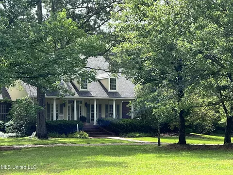 1242 Tara Ln, Terry, MS 39170