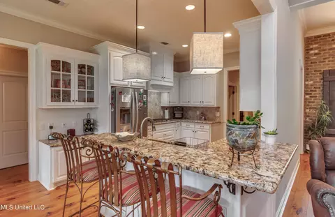 Kitchen - 110 Grayhawk Dr, Madison, MS 39110 photo 2 of 8